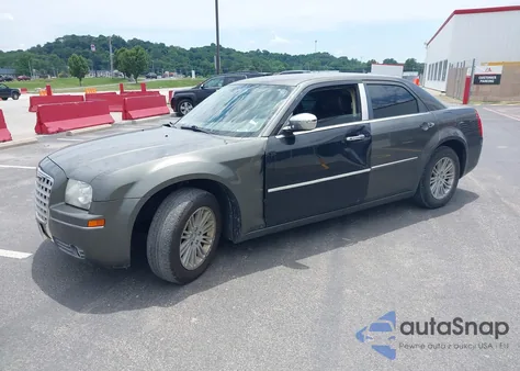 2010 Chrysler 300 Touring/Signature Series/Executive Series z USA, uszkodzony, nr VIN 2C3CA5CV9AH220981